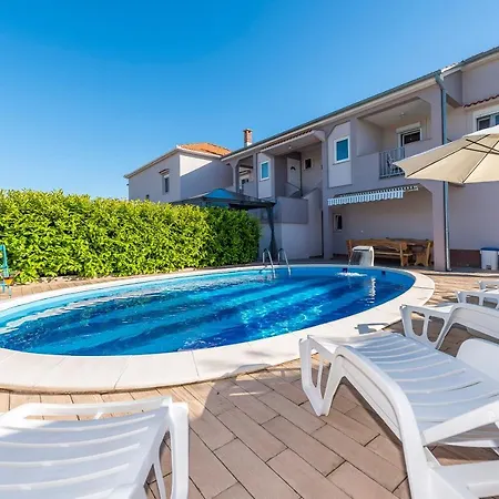 Villa Toni With Private Pool Near Zadar